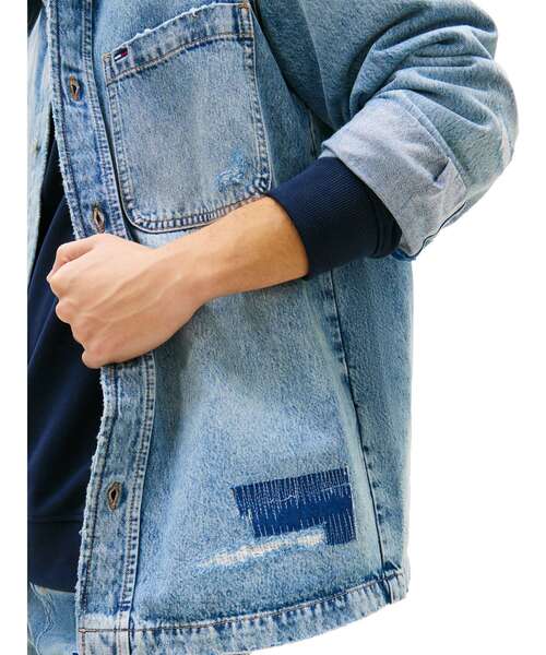 tommy jeans(トミー ジーンズ)の「デニムオーバーサイズシャツ(シャツ/ブラウス・メンズ・インディゴブルー・LARGE/MEDIUM/SMALL/X-LARGE)」の6枚目の写真