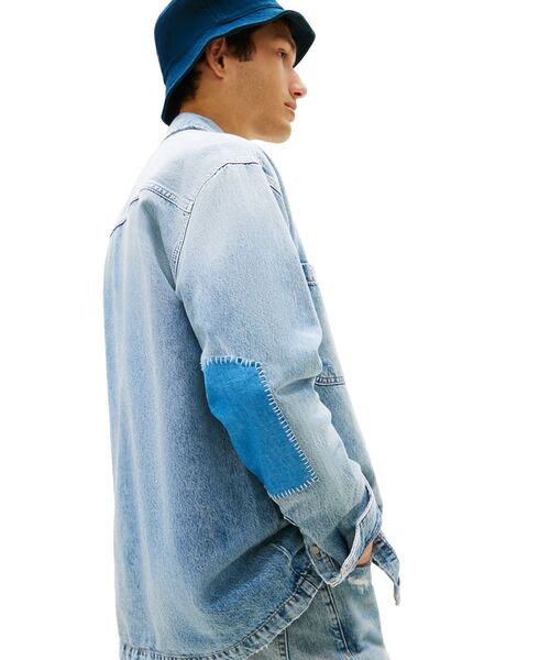 tommy jeans(トミー ジーンズ)の「デニムオーバーサイズシャツ(シャツ/ブラウス・メンズ・インディゴブルー・LARGE/MEDIUM/SMALL/X-LARGE)」の4枚目の写真