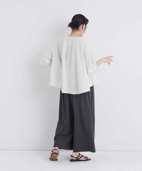 conges payes ADIEU TRISTESSE(コンジェ ペイエ アデュートリステス)の「フレアシルエットカットソープルオーバー(シャツ/ブラウス・レディース・ブラック/グレー/ブラウン・FREE)」の6枚目の写真