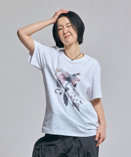AWESOME STUDIO(オーサムスタジオ)の「フラワーアートワークトップ ホワイト(Tシャツ/カットソー・レディース・ホワイト・FREE)」の2枚目の写真