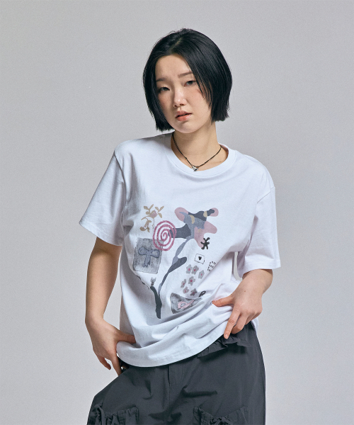 AWESOME STUDIO(オーサムスタジオ)の「フラワーアートワークトップ ホワイト(Tシャツ/カットソー・レディース・ホワイト・FREE)」の3枚目の写真
