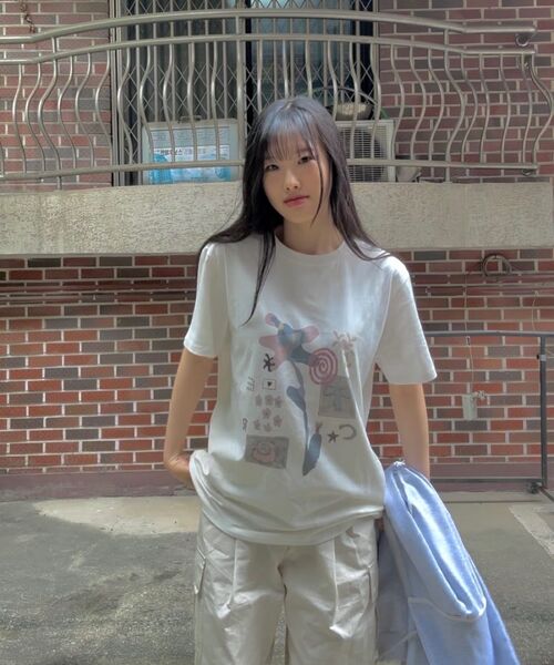 AWESOME STUDIO(オーサムスタジオ)の「フラワーアートワークトップ ホワイト(Tシャツ/カットソー・レディース・ホワイト・FREE)」の8枚目の写真