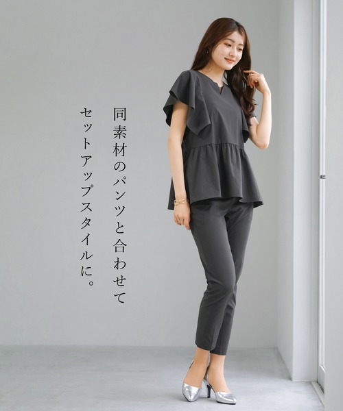 WHITE JOOLA(ホワイトジョーラ)の「【 接触冷感・洗える 】 クールタフタストレッチ・メタルパーツ付きペプラムブラウス(シャツ/ブラウス・レディース・オフホワイト/チャコールグレー/サックスブルー・S/L/M)」の8枚目の写真