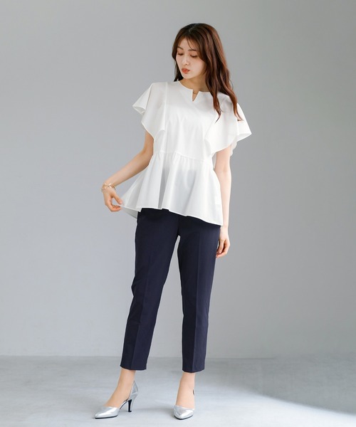 WHITE JOOLA(ホワイトジョーラ)の「【 接触冷感・洗える 】 クールタフタストレッチ・メタルパーツ付きペプラムブラウス(シャツ/ブラウス・レディース・オフホワイト/チャコールグレー/サックスブルー・S/L/M)」の15枚目の写真