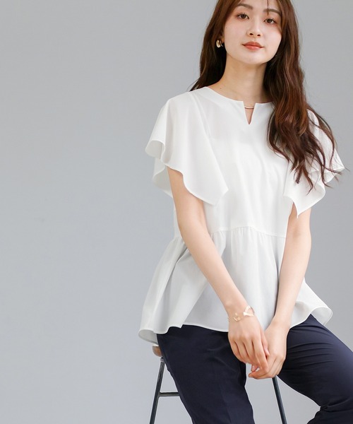 WHITE JOOLA(ホワイトジョーラ)の「【 接触冷感・洗える 】 クールタフタストレッチ・メタルパーツ付きペプラムブラウス(シャツ/ブラウス・レディース・オフホワイト/チャコールグレー/サックスブルー・S/L/M)」の16枚目の写真