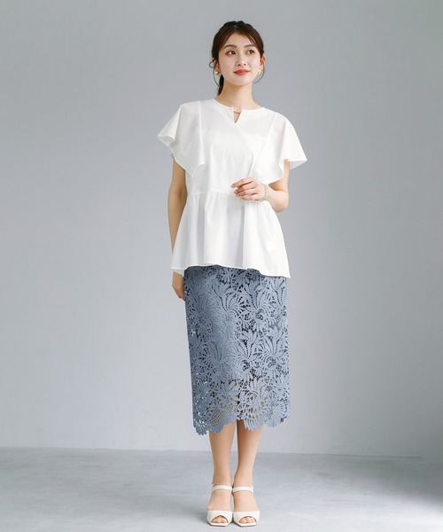 WHITE JOOLA(ホワイトジョーラ)の「【 接触冷感・洗える 】 クールタフタストレッチ・メタルパーツ付きペプラムブラウス(シャツ/ブラウス・レディース・オフホワイト/チャコールグレー/サックスブルー・S/L/M)」の17枚目の写真