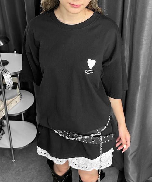 MATU:TA(マトゥータ)の「【目線を惹く重なるハート】ダブルハートTシャツ / オーバーTシャツ プリント ハート カジュアル ストリート 海外ガール レタリング ラフ 大きめ 万能 2色展開 ホワイト ブラック 夏(Tシャツ/カットソー・レディース・ホワイト/ブラック・FREE)」の18枚目の写真