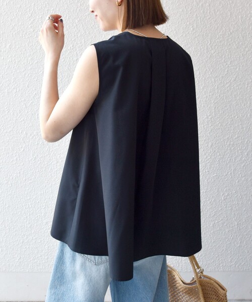 SHIPS any(シップス エニィ)の「SHIPS any:〈防しわ/接触冷感/UVカット/洗濯機可能〉ファンクション Vネック ノースリーブ フレア ブラウス(シャツ/ブラウス・レディース・ブラック/ブラウン・ONE SIZE)」の8枚目の写真