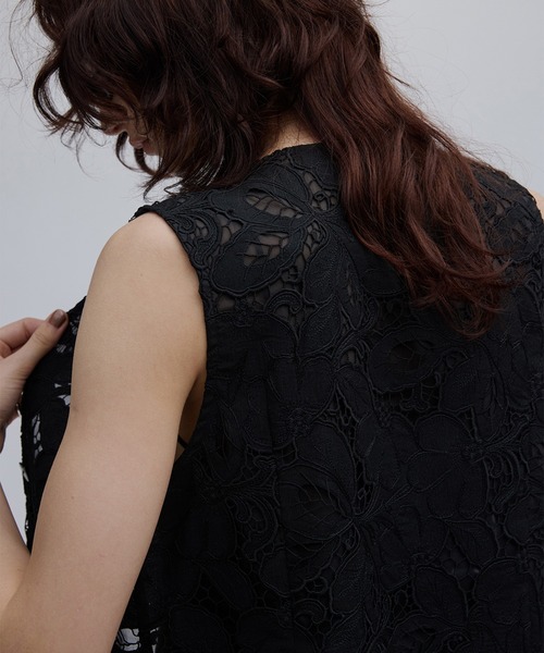 Ameri(アメリ)の「MEDI CUTWORK 3D LACE MOTIF VEST(ベスト・レディース・ブラック/ホワイト・MEDIUM/SMALL)」の4枚目の写真