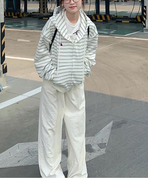 AsheKsha(アシクシャ)の「ストライプのフード付きジップアップスウェットシャツ(パーカー・レディース・ベージュ・M)」の4枚目の写真