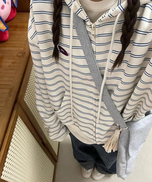 AsheKsha(アシクシャ)の「ストライプのフード付きジップアップスウェットシャツ(パーカー・レディース・ベージュ・M)」の18枚目の写真