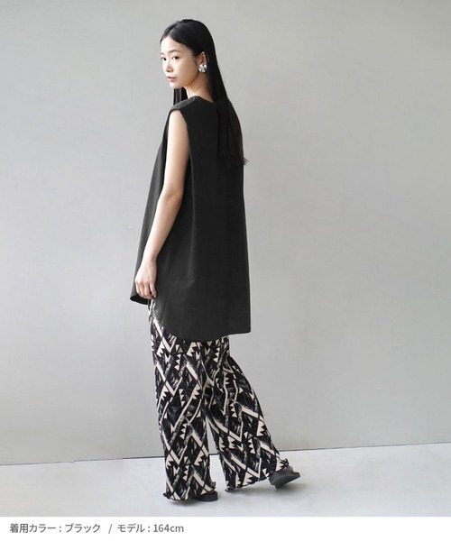 e-zakkamania stores（イーザッカマニアストアーズ）の「ノースリーブ ラウンドヘム カットソー[スタンダード]（Tシャツ/カットソー・レディース・グレー/オフホワイト/ブラック/ブルー・M）」の6枚目の写真