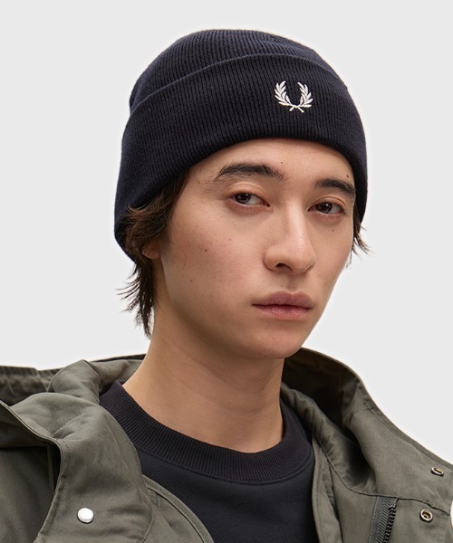 FRED PERRY(フレッドペリー)の「Classic Merino Wool Beanie/クラシックメリノウールビーニー(ニットキャップ/ビーニー・メンズ・ブラック/ネイビー・ONE SIZE)」の2枚目の写真