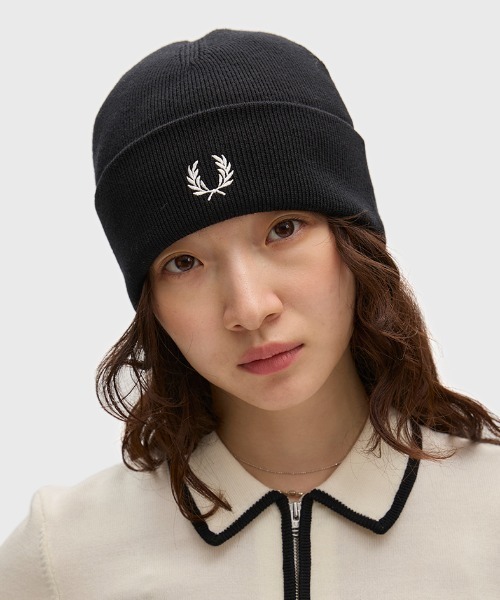 FRED PERRY(フレッドペリー)の「Classic Merino Wool Beanie/クラシックメリノウールビーニー(ニットキャップ/ビーニー・メンズ・ブラック/ネイビー・ONE SIZE)」の1枚目の写真