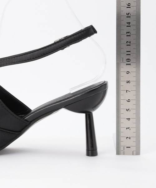 Lace Ladies(レースレディース)の「サテン クロス ストラップ ミュール ヒール パンプス(パンプス・レディース・ブラック/アイボリー・22.5cm/23cm/23.5cm/24cm/24.5cm/25cm)」の4枚目の写真