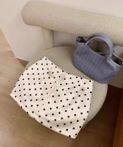 gossip!ロサンゼルス(ゴシップロサンゼルス)の「【Y2Kガーリー】マットサテンドット柄ミニスカパン インパン付き ハイウエスト タイトスカート【2色展開】(スカート・レディース・ブラック/オフホワイト・M/S)」の6枚目の写真