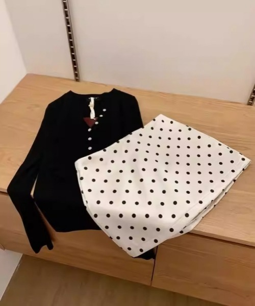 gossip!ロサンゼルス(ゴシップロサンゼルス)の「【Y2Kガーリー】マットサテンドット柄ミニスカパン インパン付き ハイウエスト タイトスカート【2色展開】(スカート・レディース・ブラック/オフホワイト・M/S)」の7枚目の写真