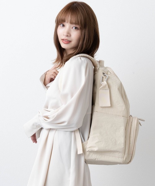 SweetMommy(スウィートマミー)の「無重力AGS 2層式マザーズリュック28L 2フロア ビッグサイズ(マザーズバッグ・レディース・ブラック/アイボリー・FREE)」の2枚目の写真