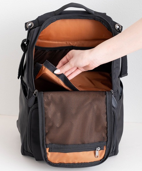 SweetMommy(スウィートマミー)の「無重力AGS 2層式マザーズリュック28L 2フロア ビッグサイズ(マザーズバッグ・レディース・ブラック/アイボリー・FREE)」の7枚目の写真