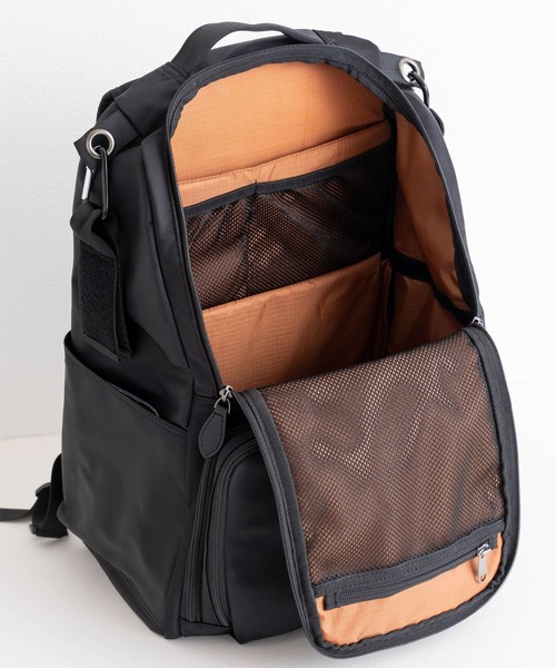 SweetMommy(スウィートマミー)の「無重力AGS 2層式マザーズリュック28L 2フロア ビッグサイズ(マザーズバッグ・レディース・ブラック/アイボリー・FREE)」の8枚目の写真