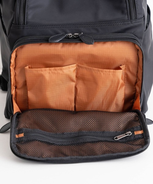 SweetMommy(スウィートマミー)の「無重力AGS 2層式マザーズリュック28L 2フロア ビッグサイズ(マザーズバッグ・レディース・ブラック/アイボリー・FREE)」の12枚目の写真