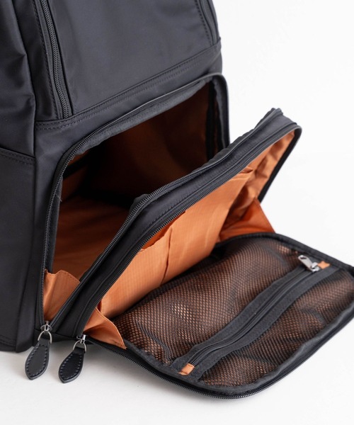 SweetMommy(スウィートマミー)の「無重力AGS 2層式マザーズリュック28L 2フロア ビッグサイズ(マザーズバッグ・レディース・ブラック/アイボリー・FREE)」の11枚目の写真
