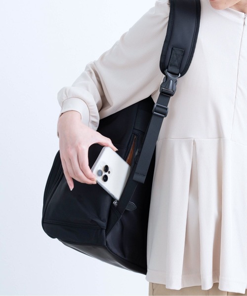 SweetMommy(スウィートマミー)の「無重力AGS 2層式マザーズリュック28L 2フロア ビッグサイズ(マザーズバッグ・レディース・ブラック/アイボリー・FREE)」の15枚目の写真
