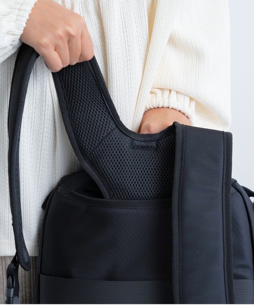 SweetMommy(スウィートマミー)の「無重力AGS 2層式マザーズリュック28L 2フロア ビッグサイズ(マザーズバッグ・レディース・ブラック/アイボリー・FREE)」の19枚目の写真
