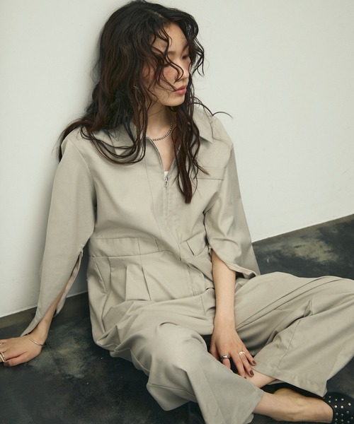4点セットのジャンプスーツ Mサイズ セール】Jumpsuit with sleeves and front zip / 袖・フロントジップ