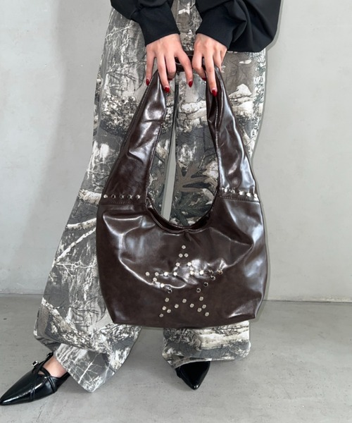 Bamm(バム)の「スタースタッズワンハンドルショルダーバッグ(ショルダーバッグ・レディース・ダークブラウン/ブラック/アイボリー・FREE)」の15枚目の写真