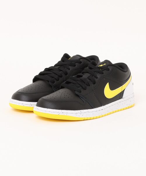 JORDAN BRAND(ジョーダンブランド)の「JORDAN BRAND AIR JORDAN 1 LOW SE ジョーダン 1 LOW SE MIX3529 010BLACK/TOUR Y(スニーカー・メンズ・ブラック・25.5cm/26.5cm/27.5cm/28.5cm/25.0cm/26.0cm/27.0cm/28.0cm/29.0cm)」の1枚目の写真