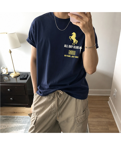 GRAVER ORDINARY（グレイバーオーディナリー）の「[ODNR UNISEX]オールデイクラブホース半袖Tシャツ_3カラー（Tシャツ/カットソー・レディース・ネイビー/ブラック/ホワイト・LARGE/SMALL/MEDIUM）」の3枚目の写真