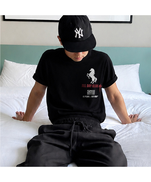 GRAVER ORDINARY（グレイバーオーディナリー）の「[ODNR UNISEX]オールデイクラブホース半袖Tシャツ_3カラー（Tシャツ/カットソー・レディース・ネイビー/ブラック/ホワイト・LARGE/SMALL/MEDIUM）」の2枚目の写真