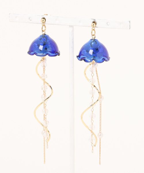 tone(トーン)の「【charme by pimo 】クラゲ ゴールド 花 サージカルステンレスピアス(MA)(ピアス(両耳用)・レディース・ブラック/ブルー/マスタード/イエロー/ライトグリーン/グリーン/ピンク/クリア・FREE)」の4枚目の写真