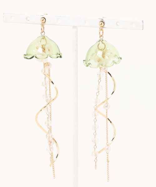 tone(トーン)の「【charme by pimo 】クラゲ ゴールド 花 サージカルステンレスピアス(MA)(ピアス(両耳用)・レディース・ブラック/ブルー/マスタード/イエロー/ライトグリーン/グリーン/ピンク/クリア・FREE)」の3枚目の写真