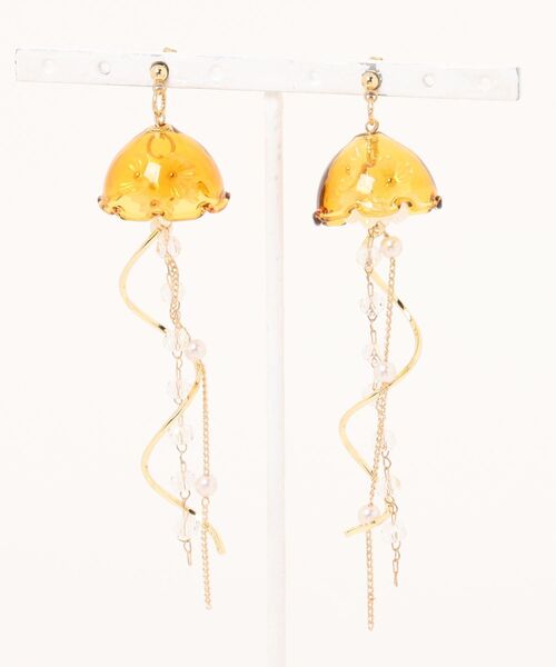 tone(トーン)の「【charme by pimo 】クラゲ ゴールド 花 サージカルステンレスピアス(MA)(ピアス(両耳用)・レディース・ブラック/ブルー/マスタード/イエロー/ライトグリーン/グリーン/ピンク/クリア・FREE)」の6枚目の写真