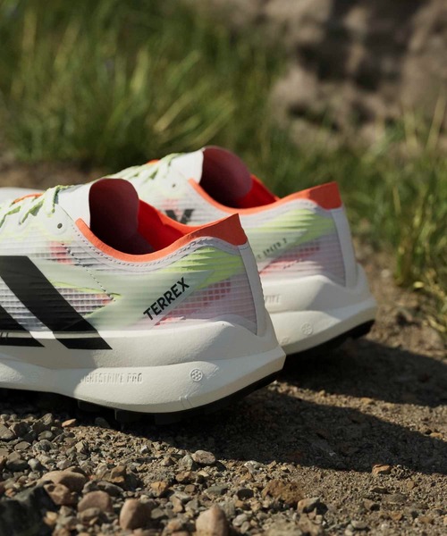 adidas(アディダス)の「テレックス アグラヴィック スピード 2 トレイルランニング / Terrex Agravic Speed 2 Trail Running / アディダス adidas(スニーカー・メンズ・ホワイト・30.0cm/29.5cm/29.0cm/28.5cm/28.0cm/27.5cm/27.0cm/26.5cm/26.0cm/25.5cm/25.0cm/24.5cm/24.0cm/23.5cm/23.0cm)」の5枚目の写真