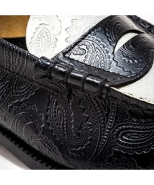 The Kenford Fineshoes(ケンフォードファインシューズ)の「EMBOSSED LOAFERS BLACK WHITE PAISLEY(ローファー・メンズ・ホワイト/ブラック・25/25.5/26/26.5/27)」の4枚目の写真