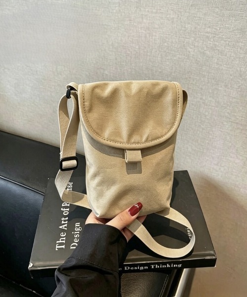 Beststore(ベストストア)の「シンプル&機能的!ミニショルダーバッグ(ショルダーバッグ・レディース・ベージュ/レッド/イエロー/グリーン/ブルー/ブラック/ホワイト・FREE)」の4枚目の写真