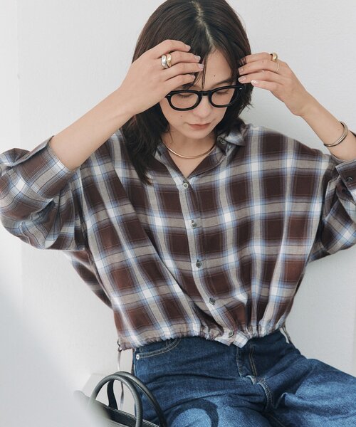 RIVE DROITE(リヴドロワ)の「ドレーピーチェックドロストシャツ(秋服/オンブレチェック)(シャツ/ブラウス・レディース・ベージュ/ブラック/ブラウン・FREE)」の2枚目の写真