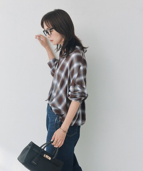RIVE DROITE(リヴドロワ)の「ドレーピーチェックドロストシャツ(秋服/オンブレチェック)(シャツ/ブラウス・レディース・ベージュ/ブラック/ブラウン・FREE)」の22枚目の写真