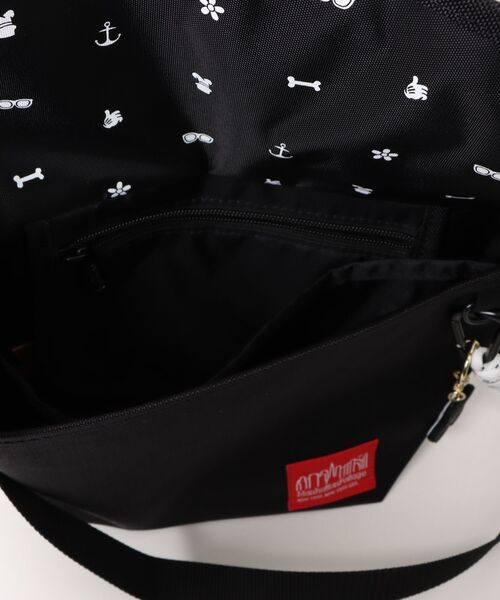 Manhattan Portage(マンハッタンポーテージ)の「Manhattan Portage/マンハッタンポーテージ ショルダーバック "ミッキー&フレンズ コレクション" NYLON MESSENGER BAG(XS)BACK POCKET W/DIVIDER MAGNET/MICKEY/26 MP1603DMMIC26MM(ショルダーバッグ・メンズ・ブラック・FREE)」の4枚目の写真