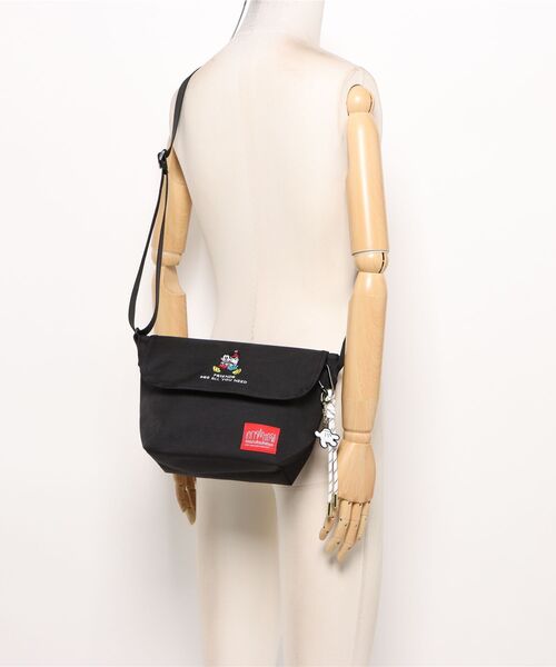 Manhattan Portage(マンハッタンポーテージ)の「Manhattan Portage/マンハッタンポーテージ ショルダーバック "ミッキー&フレンズ コレクション" NYLON MESSENGER BAG(XS)BACK POCKET W/DIVIDER MAGNET/MICKEY/26 MP1603DMMIC26MM(ショルダーバッグ・メンズ・ブラック・FREE)」の5枚目の写真