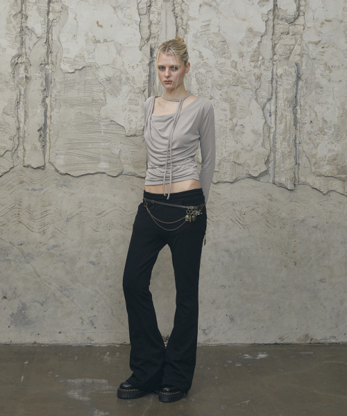 VOONT（ブント）の「Drape Strap Tie Long Sleeve (BEIGE)（Tシャツ/カットソー・レディース・Beige・OS）」の6枚目の写真