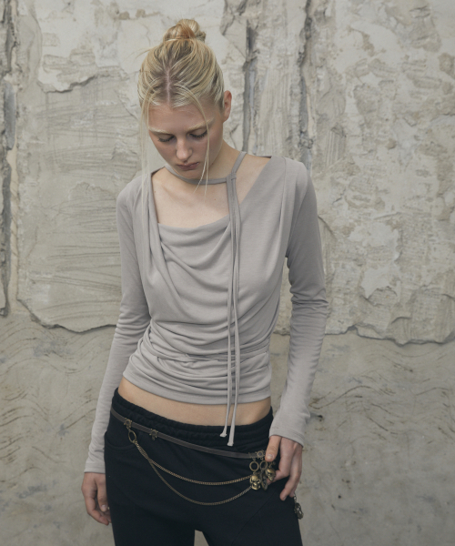 VOONT（ブント）の「Drape Strap Tie Long Sleeve (BEIGE)（Tシャツ/カットソー・レディース・Beige・OS）」の9枚目の写真