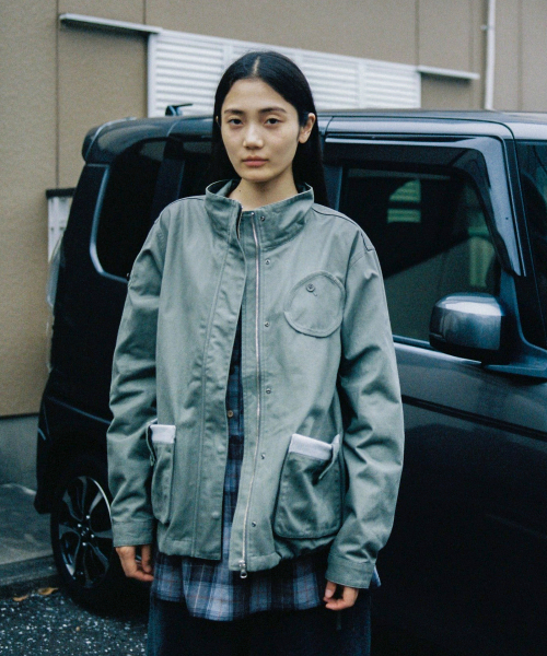OHESHIO(オヘシオ)の「ラウンドポケット フィッシュテールジャケット、カーキ(ミリタリージャケット・レディース・その他・FREE)」の8枚目の写真