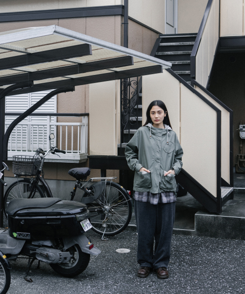OHESHIO(オヘシオ)の「ラウンドポケット フィッシュテールジャケット、カーキ(ミリタリージャケット・レディース・その他・FREE)」の9枚目の写真