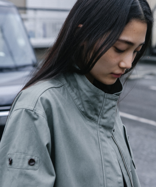 OHESHIO(オヘシオ)の「ラウンドポケット フィッシュテールジャケット、カーキ(ミリタリージャケット・レディース・その他・FREE)」の12枚目の写真
