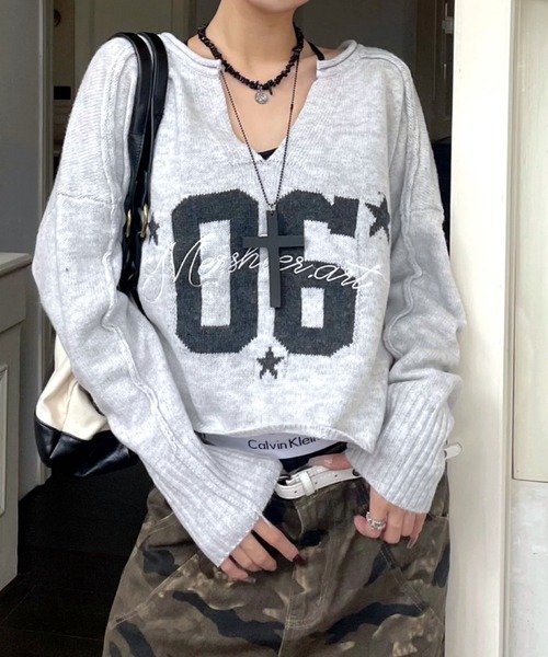 SHEENA(シーナ)の「ナンバリングロゴスキッパーニットトップス(ニット/セーター・レディース・ホワイト/グレー・M)」の3枚目の写真