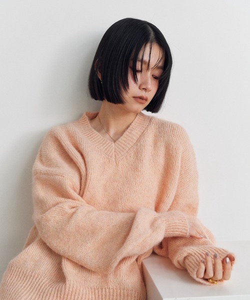 Shelly island(シェリーアイランド)の「オーバーサイズVネックニット(ニット/セーター・レディース・ピンク/グレー/ホワイト・FREE)」の6枚目の写真